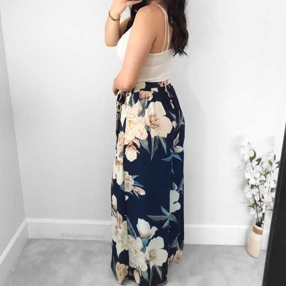 ❤️CLEARANCE❤️ navy pink floral high waisted pants - Picture 4 of 4